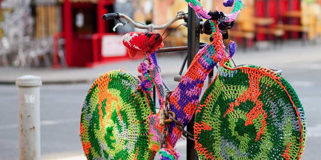 Yarn bombing - Street art