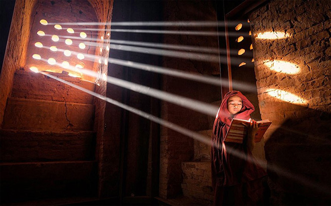 Merit Prize Winner: “Light Source” – Marcelo Castro