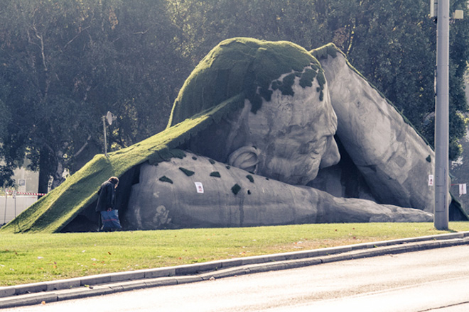  Feltépve (Ripped up), Budapest installation