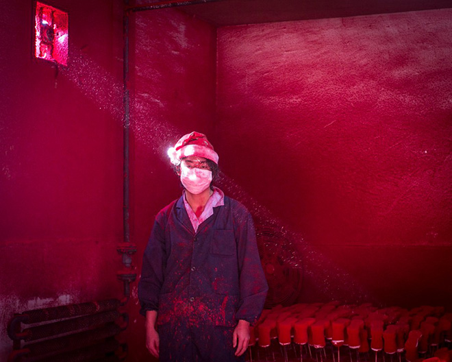 Ronghui Chen - Christmas Factory - World Press Photo of the year 2014