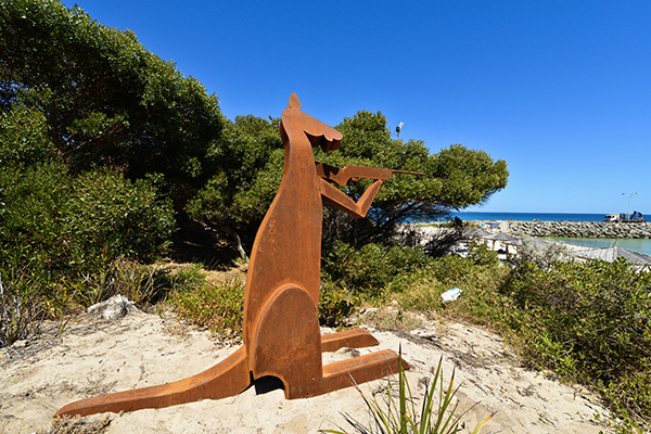 Jimmy Rix, roo shooter, Sculpture by the Sea, Cottesloe 2015. Photo Clyde Yee