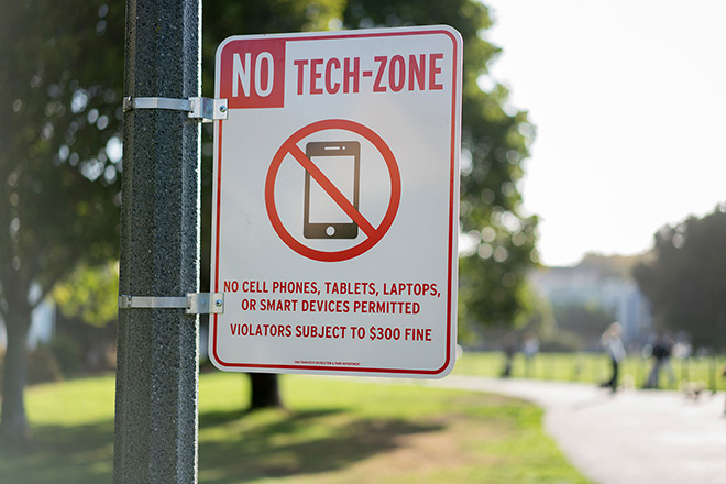 No Tech-Zone Signs – Cash Studios