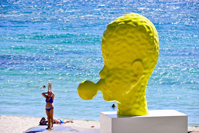 Qian Sihua - Bubble no.7 (2013-14), Sculpture by the Sea, Cottesloe 2016. Photo Gareth Carr