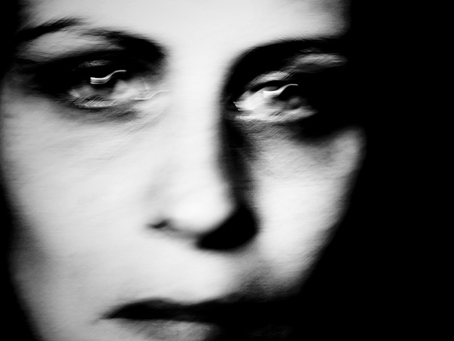 Anna Fabroni - Diario visivo, self portrait serio nero, 2012