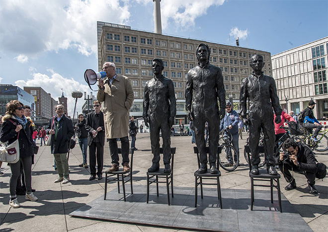 Davide Dormino - Anything to say? A monument to courage,  Berlin, Alexanderplatz May 1st, 2015