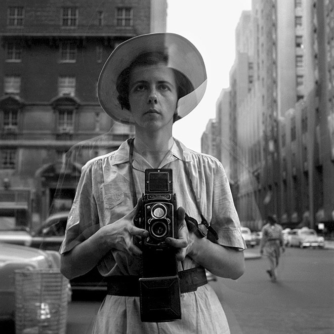 Vivian Maier - New York, 10 settembre, 1955. © Vivian Maier/Maloof Collection, Courtesy Howard Greenberg Gallery, New York