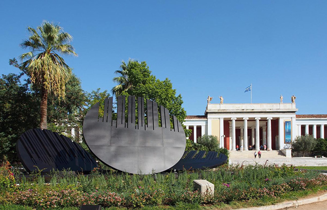 Venia Dimitrakopoulou - Promahones, 2014 - installazione 2016 Museo Archeologico Nazionale di Atene, acciaio, 3 elementi, diametro m 6 cad
