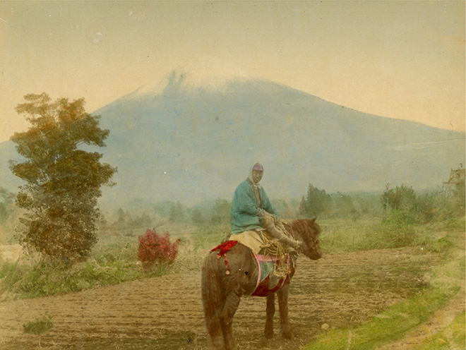 Il Monte Fuji da Kamiide. Fotografia all’albumina. Periodo Meiji (1868 - 1912)
