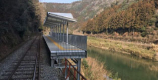 Seiryū-Miharashi (Giappone) - La non stazione del treno, la fermata diventa contemplativa