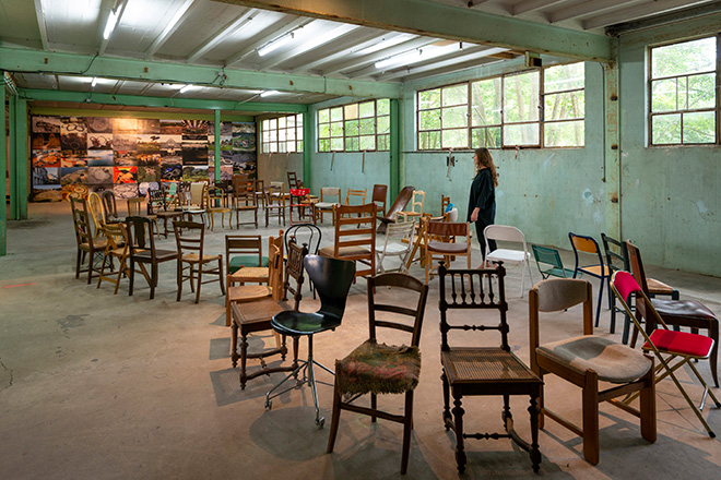 Michelangelo Pistoletto, Terzo Paradiso, Boissy-le-Châtel, 2019. Brought chairs. Dimensions variable. Courtesy: the artist and GALLERIA CONTINUA, San Gimignano / Beijing / Les Moulins / Habana Photo by Oak Taylor-Smith