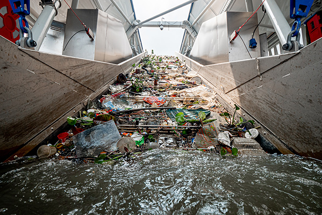 Conveyor belt in Interceptor™ 002 in Klang River, Selangor, Malaysia