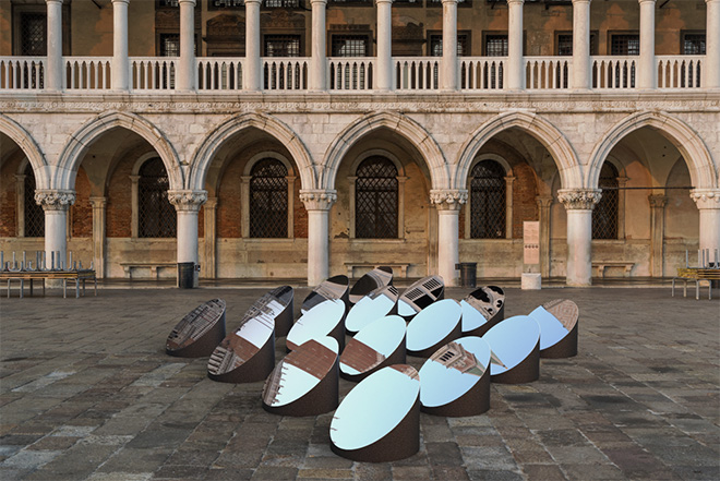 Arnaud Lapierre Design Studio - AZIMUT, Dynamic Mirror Art Installation, Venice, Italy, 2020. Photo credits: ARNAUD LAPIERRE & ANDREA GIANDINI ©