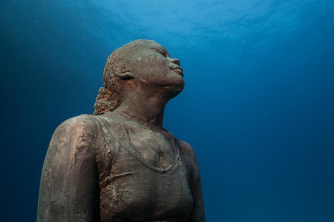 The Coral Greenhouse, MOUA, Great Barrier Reef, Australia. Jason Decaires Taylor - MOUA (Museum of Underwater Art)