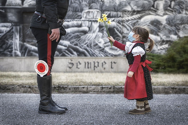 Giuseppe Ulizio (Italy) - Untitled, Remarkable Reward, Theme: PEOPLE, URBAN 2020 Photo Awards