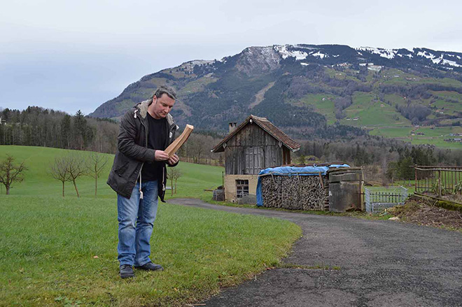 Silvano Repetto - Performance inutile n. 2505. Andare a prendere un ceppo per il camino a 200 km di distanza. © 2020 Silvano Repetto