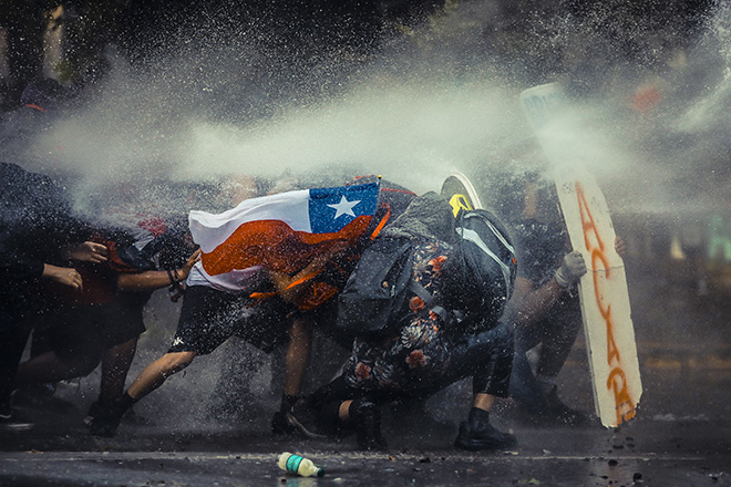 © Javier Vergara (Chile) - / 5th Place Winner All About Photo Awards 2021. Image: Chile Resists.