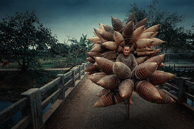 Hoang Long Ly (Vietnam) - Title: Bamboo Basket Seller. AAP Magazine #20 TRAVELS