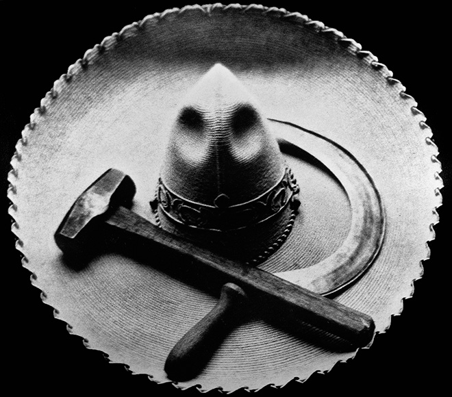 Tina Modotti - Sombrero, falce e martello. Anno: 1927, Messico. © Tina Modotti