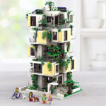 La versione LEGO del Bosco Verticale di Stefano Boeri