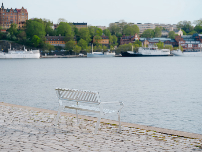 Tellus Bench - Vestre, Stockholm. Photo credit: Einar Aslaksen