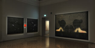 Veduta della mostra (Omar Galliani - Diacronica. Il tempo sospeso. Palazzo Reale, Milano, 2023. Photo credit: Luca Trascinelli