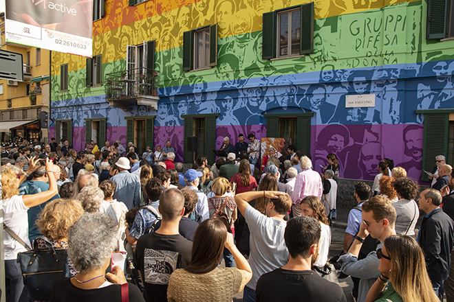 Il murale dei Diritti – A Milano Orticanoodles scrive la storia dei diritti sui muri dell’Ortica