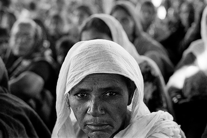 Devikripa, III Incontro dopo il pogrom dei Sikh/Meeting after Sikh pogrom, Delhi 1985. Courtesy Sheba Chhachhi 