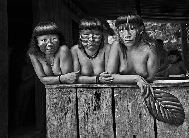 © Sebastião Salgado/Contrasto. Indiana Yawanawá. Stato di Acre, Brasile, 2016.