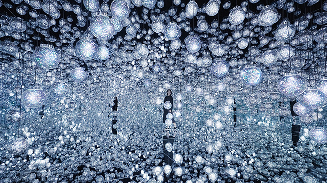 teamLab, Bubble Universe: Physical Light, Bubbles of Light, Wobbling Light, and Environmental Light, 2023 (work in progress), Interactive Installation, LED, Endless, Sound: Hideaki Takahashi © teamLab, courtesy Pace Gallery.