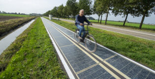 Pista ciclabile Wattway nei Paesi Bassi. Photo credit: Oscar Timmers