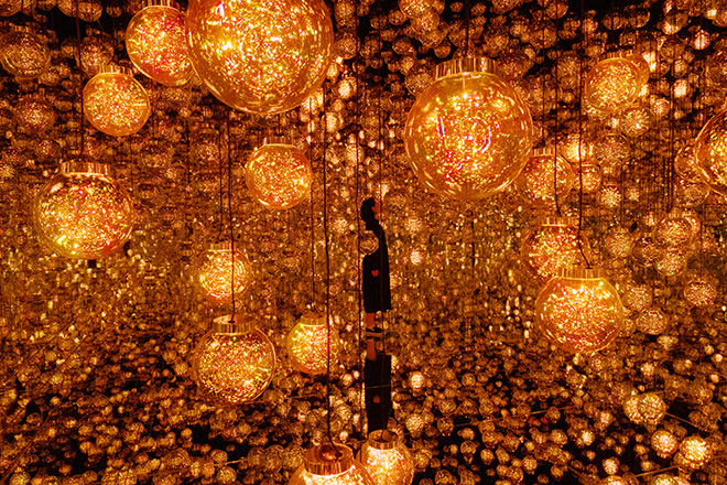 teamLab, Bubble Universe: Physical Light, Bubbles of Light, Wobbling Light, and Environmental Light, 2023 (work in progress), Interactive Installation, LED, Endless, Sound: Hideaki Takahashi © teamLab, courtesy Pace Gallery.