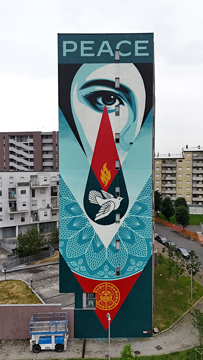 Shepard Fairey (OBEY) - Tear Flame Peace, murale a Milano quartiere Gallaratese, via Adolfo Consolini 26. Photo credit: Wit Design SRL