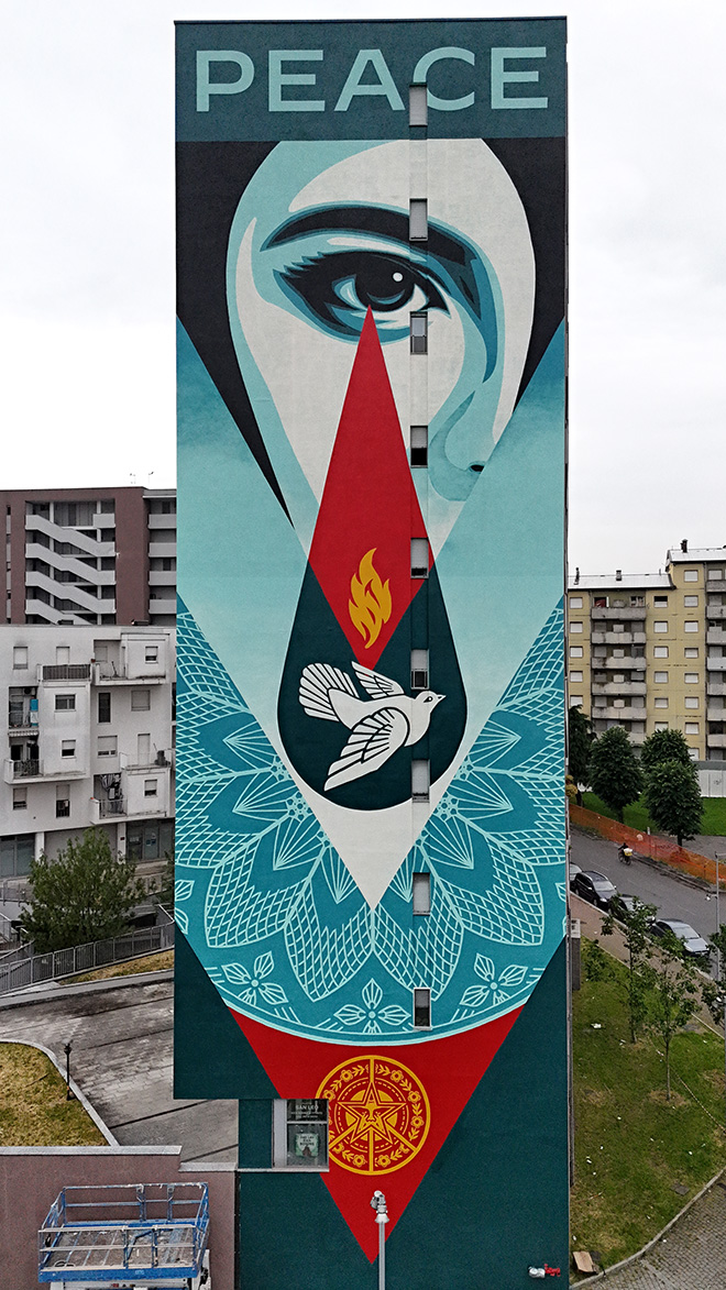 Shepard Fairey (OBEY) - Tear Flame Peace, murale a Milano quartiere Gallaratese, via Adolfo Consolini 26. Photo credit: Wit Design SRL