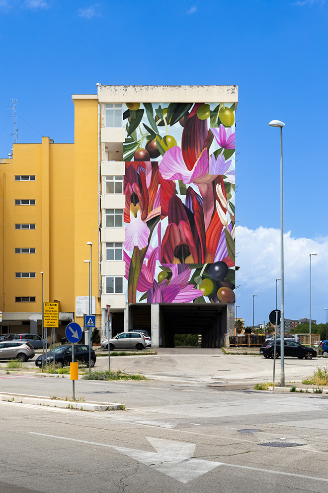 Thiago Mazza - Anacamptis & Serapias, murale per SanPArt 2024, Quartiere San Paolo, Bari. Photo credit: Federico Landi