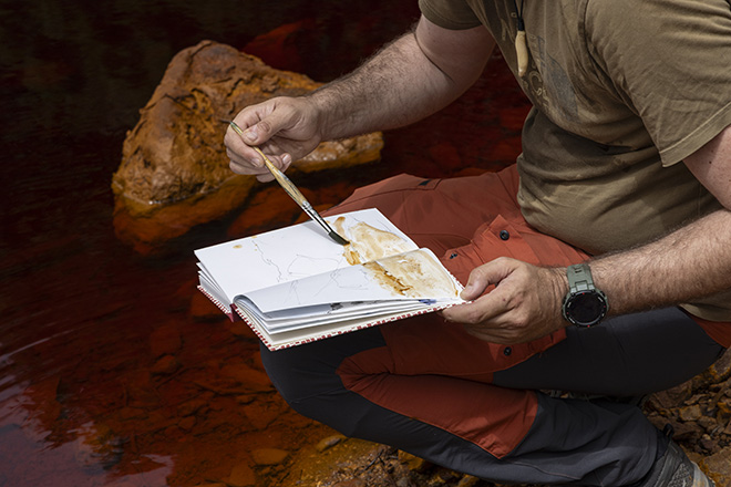 Roberto Ghezzi - ANADYOMENE, installazione per la creazione di Naturografia, Laghetto delle Conche, Rio (LI), Isola d'Elba, 2024. photo credit: Roberto Ridi