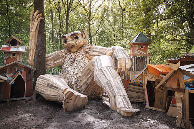 Thomas Dambo - Un géant dans la forêt - Œuvre pérenne. Photo credit: ©Alan Aubry - Métropole Rouen Normandie