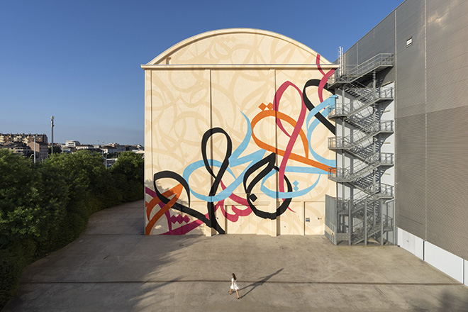 eL Seed - Waves Only Exist Because the Wind Blows, 2024. Courtesy l’artista e Pirelli HangarBicocca, Milano, 2024. Foto Lorenzo Palmieri