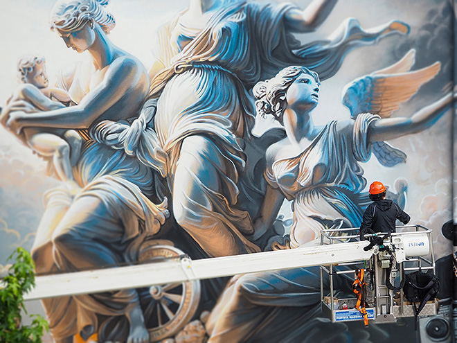 Ozmo - Tre Grazie e Due Musici (work in progress), murale sulla facciata della Scuola Media Giacomo Bresadola, Trento. Photo credit: Caterina Fabbrici