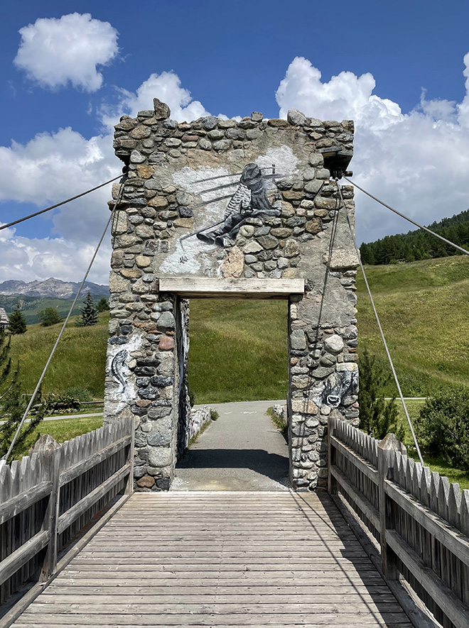 Alice Martinelli - La memoria che affiora, murale a Livigno. Photo credit: Urban Colors