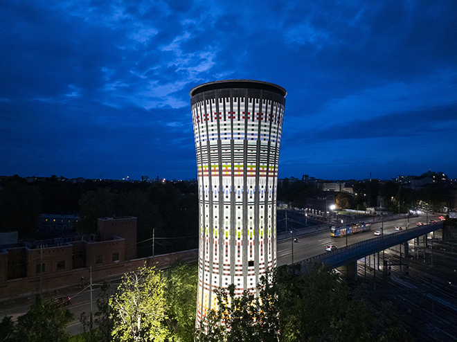 Nuova illuminazione notturna a Led per la Torre Arcobaleno di Milano