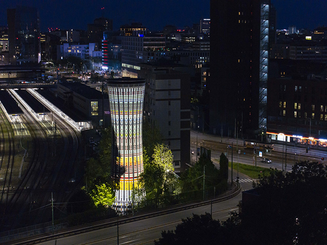 Nuova illuminazione notturna a Led per la Torre Arcobaleno di Milano