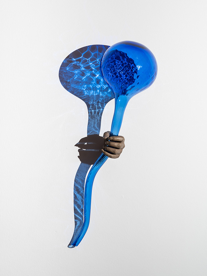 Kelly Akashi, Life Forms, 2022. Lost-wax cast bronze, hand-blown glass28 x 7 1/2 x 7 in (71 x 19 x 17,5 cm) Courtesy of the artist and Lisson Gallery. Photo: Marco Cappelletti.