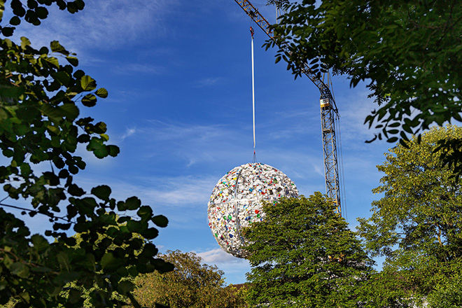 Luzinterruptus - (Plastic) Full Moon, Brunswick, 2024. Photo credit: Lichtparcours