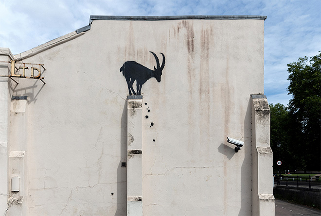 Banksy – G.O.A.T, il murale a Kew Road, Londra