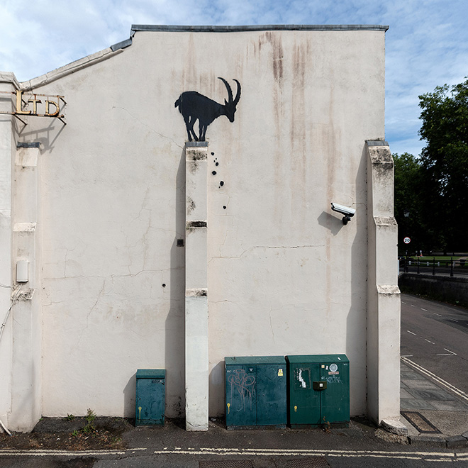 Banksy - G.O.A.T, Kew Road, Londra