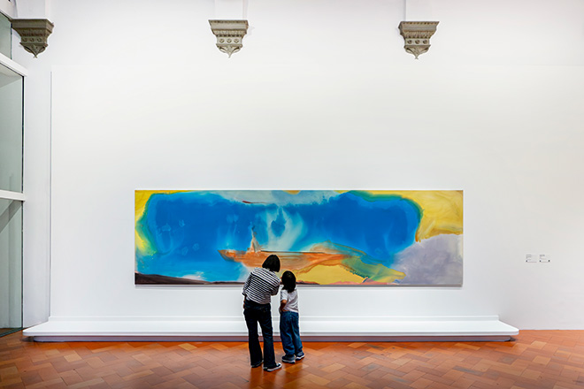 Helen Frankenthaler. Dipingere senza regole”, Palazzo Strozzi, Firenze, 2024. Photo OKNOstudio © 2024 Helen Frankenthaler Foundation, Inc. / Artists Rights Society (ARS), New York / SIAE, Rome