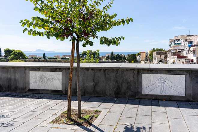 Bianco-Valente, Seconda mano, 2024  incisioni su 6 lastre in marmo, 136 x 67 cm ognuna, Piazza Carlo III di Borbone, Ercolano. Ph. CAP