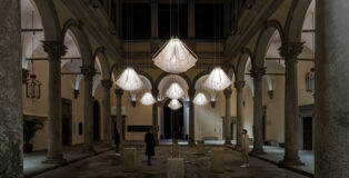 DRIFT, Shy Society, Palazzo Strozzi, Firenze, 2024. Photo Ela Bialkowska, OKNOstudio.