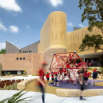 La Darlington Public School di Sydney, progettata da fjcstudio, vince il premio WAF World Building of the Year 2024