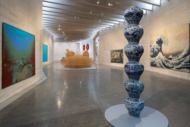 Ai Weiwei. Don Quixote, installation view, MUSAC (Museo di arte contemporanea di Castiglia e Leon). In primo piano: Ai Weiwei - Porcelain Pillar with Refugee Motif, 2017. Porcelain. 51 x 312 cm